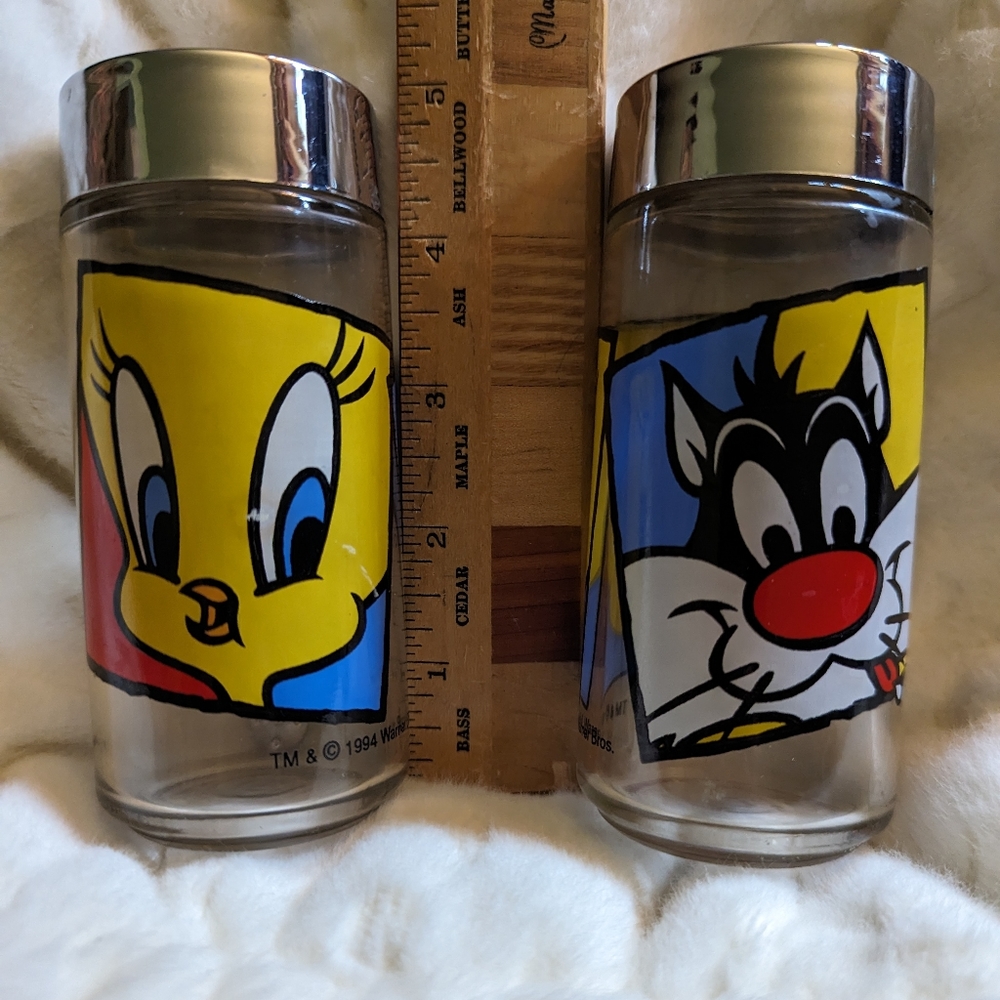 Vintage Tweety and Sylvester salt and pepper.